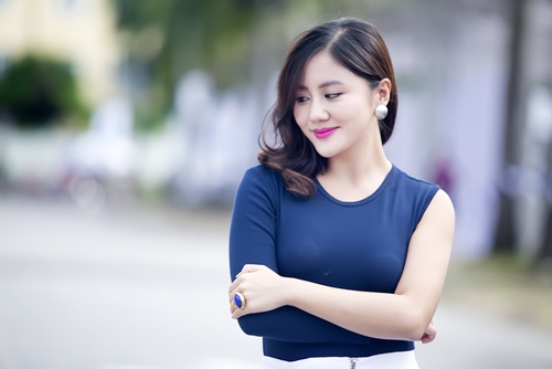 Công Vinh tình tứ ôm Văn Mai Hương trên sân khấu - 3