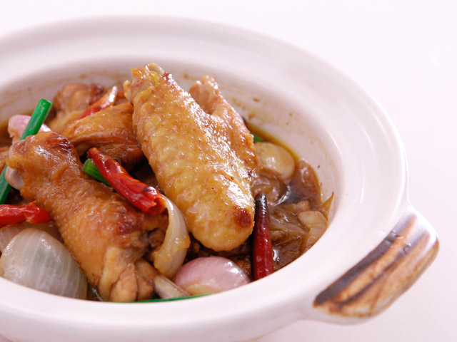 Đơn giản với cách làm gà om cay - 12