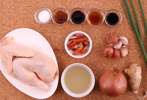 Đơn giản với cách làm gà om cay - 1