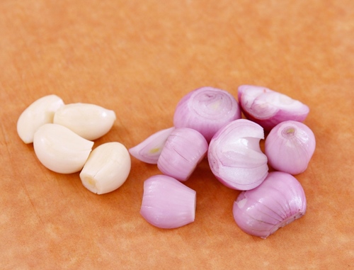 Đơn giản với cách làm gà om cay - 4