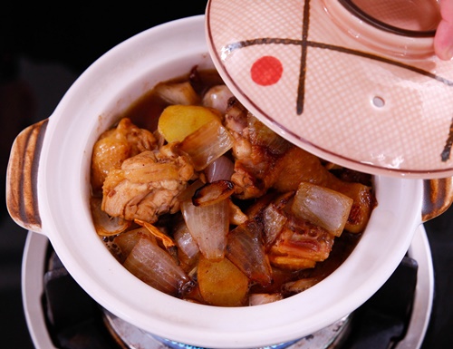 Đơn giản với cách làm gà om cay - 9