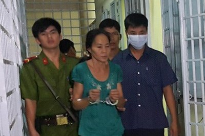 Góc khuất về người phụ nữ dùng dao đâm bé 11 ngày tuổi - 1