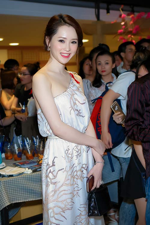 Thái Như Ngọc đẹp ngọt ngào với váy hàng hiệu - 8