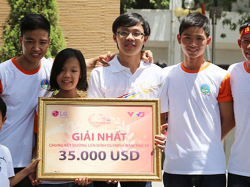 Mẹ khóc òa khi con trở thành quán quân Olympia - 2