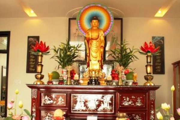 Tháng “cô hồn” có nên lau dọn bàn thờ? - 1
