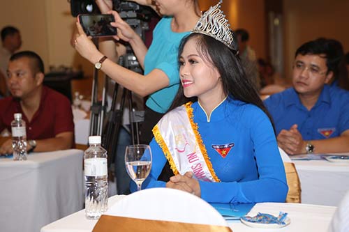 Thúy Hằng không ngại quot;hỏi khóquot; Ban tổ chức - 7