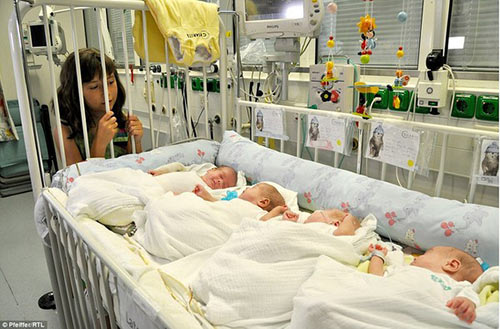 Mẹ U70, có 13 con, vẫn sinh tư thành công - 4