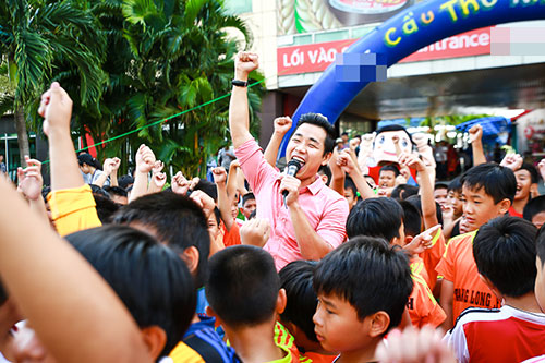 Nguyên Khang, Thanh Thảo Hugo đồng hành cùng quot;Cầu thủ nhíquot; - 10
