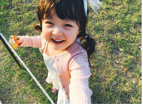 Nhóc tì hai dòng máu Hàn – Nhật “đốn tim” vì đáng yêu - 10