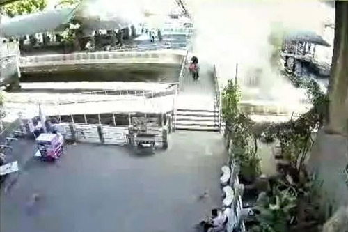 Bangkok lại rúng động vì vụ nổ bom thứ hai - 1