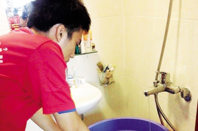 “Phát cuồng” vì mất nước sạch - 1