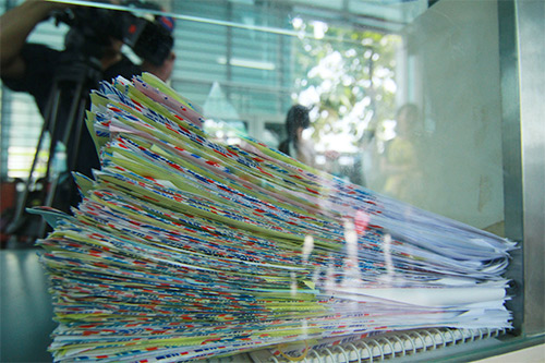 Mướt mồ hôi chạy nước rút nộp hồ sơ đại học - 14