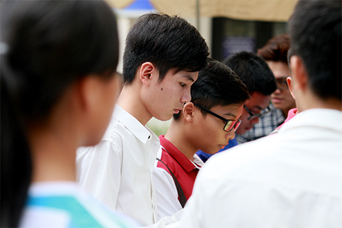 Mướt mồ hôi chạy nước rút nộp hồ sơ đại học - 3