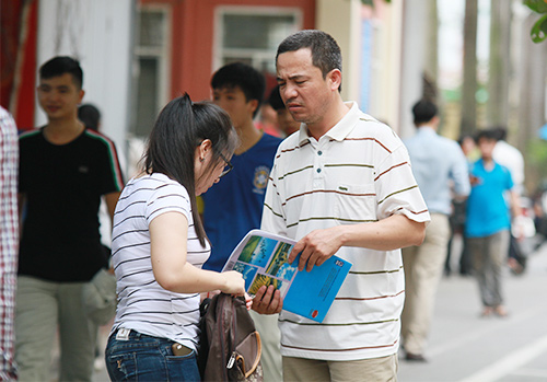 Mướt mồ hôi chạy nước rút nộp hồ sơ đại học - 5