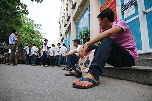 Mướt mồ hôi chạy nước rút nộp hồ sơ đại học - 6