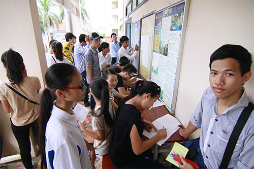 Mướt mồ hôi chạy nước rút nộp hồ sơ đại học - 8