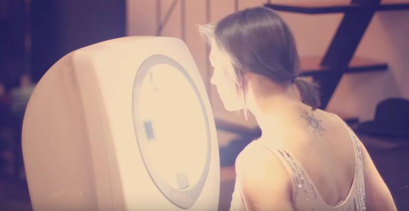 Kinh ngạc với máy trang điểm tự động trong 30 giây - 4