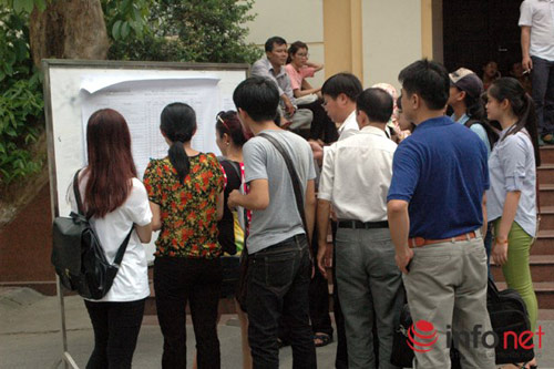 Ngày cuối cùng chốt NV1, thí sinh điểm cao nộp hồ sơ xét tuyển dồn dập - 3