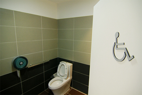 Cận cảnh nhà vệ sinh quot;5 saoquot; ở Hà Nội - 9