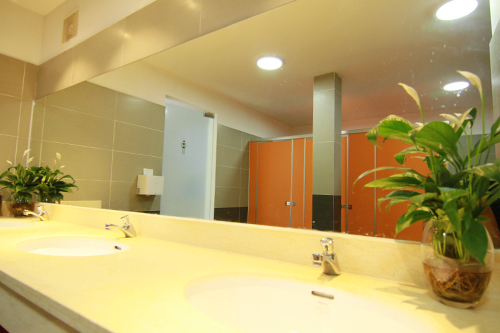 Cận cảnh nhà vệ sinh quot;5 saoquot; ở Hà Nội - 12