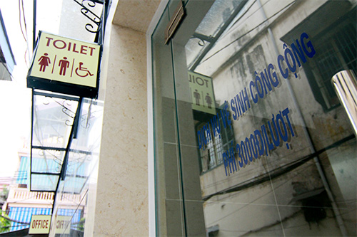 Cận cảnh nhà vệ sinh quot;5 saoquot; ở Hà Nội - 1