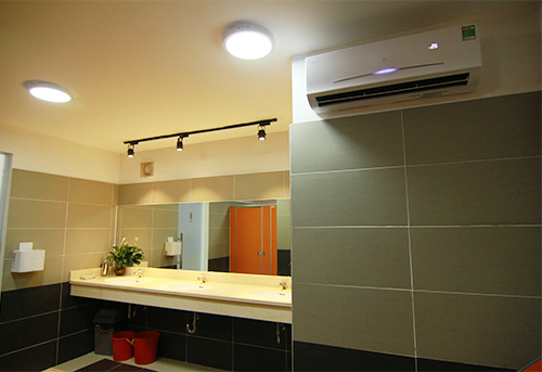 Cận cảnh nhà vệ sinh quot;5 saoquot; ở Hà Nội - 4