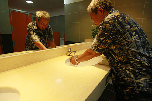 Cận cảnh nhà vệ sinh quot;5 saoquot; ở Hà Nội - 8