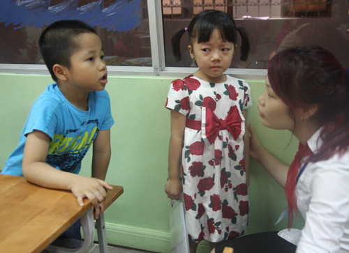 Cô giáo mầm non đừng đổ thừa cho áp lực công việc - 1