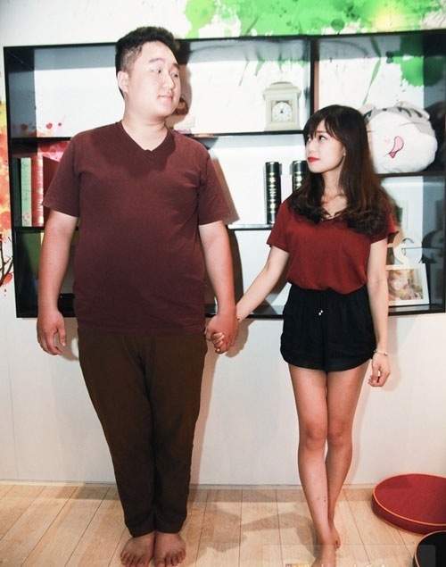 4 cặp đôi #039;voi- kiến#039; chênh nhau vài chục kg - 1