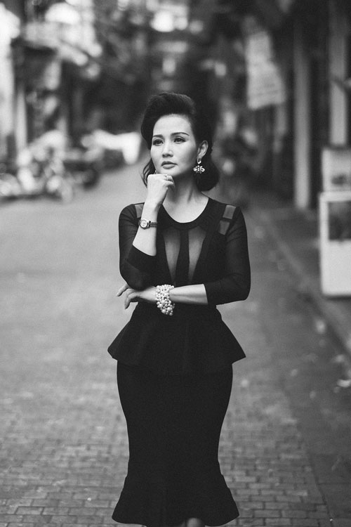 Ngất ngây với thân hình đồng hồ cát của HH quý bà - 1