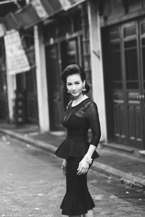 Ngất ngây với thân hình đồng hồ cát của HH quý bà - 3