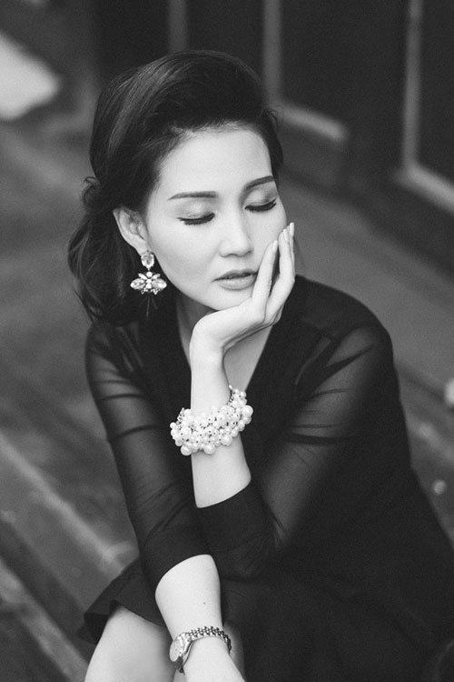 Ngất ngây với thân hình đồng hồ cát của HH quý bà - 7