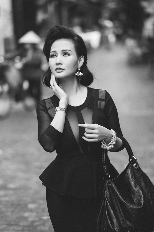 Ngất ngây với thân hình đồng hồ cát của HH quý bà - 8