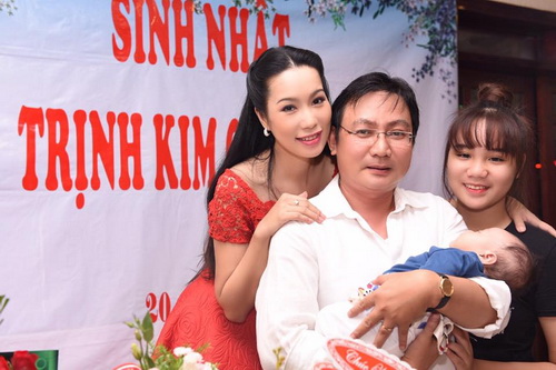 Trịnh Kim Chi mừng sinh nhật ấm áp bên chồng con - 7