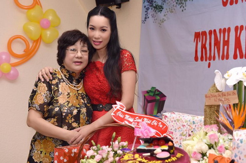Trịnh Kim Chi mừng sinh nhật ấm áp bên chồng con - 12