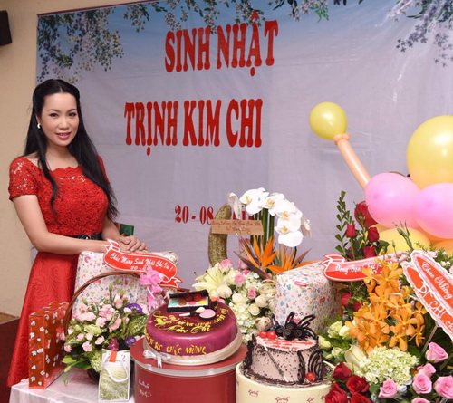 Trịnh Kim Chi mừng sinh nhật ấm áp bên chồng con - 4