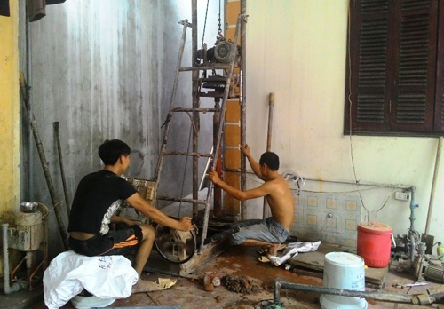 Người Hà Nội phát ốm vì thức trắng đêm chờ nước về - 1