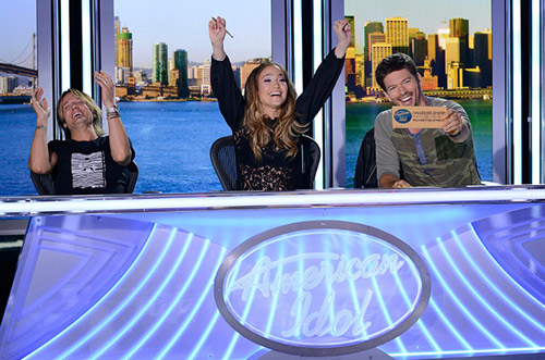 Nhóc Harper để lộ quot;bụng trốngquot; với áo ngắn cũn - 11