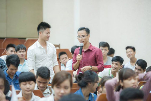 Sinh viên thất nghiệp không nên cầm bảng đứng đường - 1