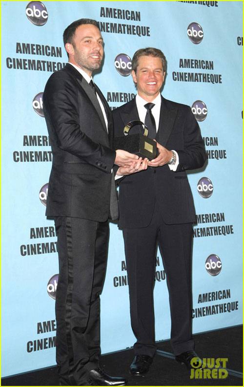 Cậu cả nhà Beck chu đáo mua đồ uống cho người lớn - 8