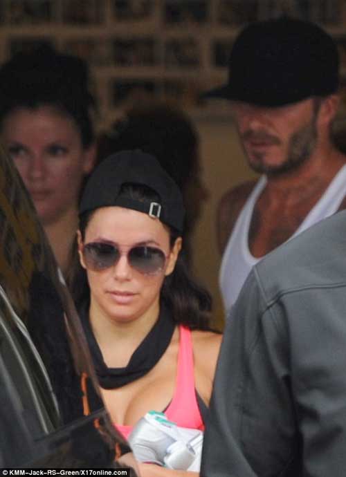 Cậu cả nhà Beck chu đáo mua đồ uống cho người lớn - 2