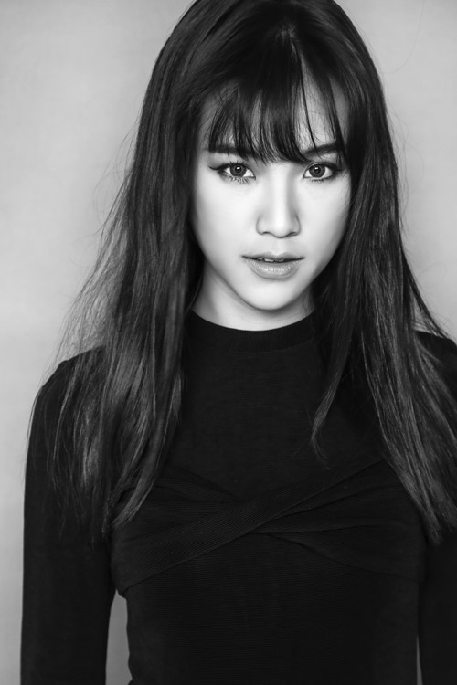 Bạn gái Huỳnh Anh ngày càng sắc sảo, gợi cảm - 6