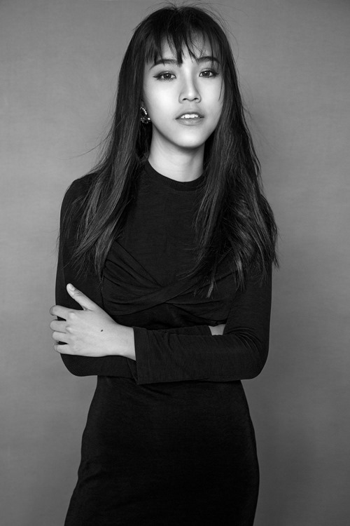 Bạn gái Huỳnh Anh ngày càng sắc sảo, gợi cảm - 7