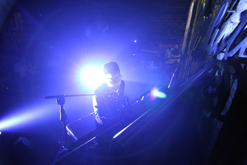 Vũ Cát Tường quot;nghẹt thởquot; trong vòng vây fan tại Hà Nội - 13