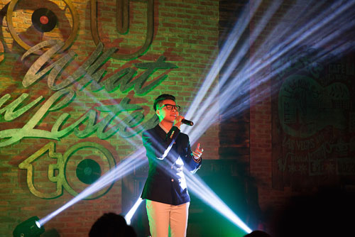 Vũ Cát Tường quot;nghẹt thởquot; trong vòng vây fan tại Hà Nội - 4