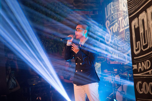 Vũ Cát Tường quot;nghẹt thởquot; trong vòng vây fan tại Hà Nội - 5