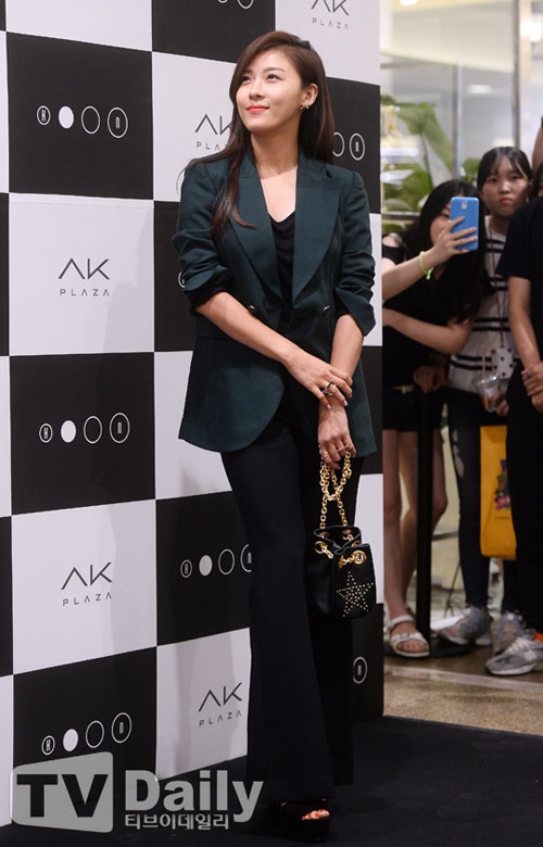 Nhóm nhạc nữ Hàn nhập viện vì bị xe buýt đâm - 7