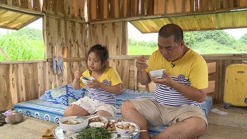 Tập 11 Bố ơi mùa 2: Trải nghiệm cho bò ăn cỏ ở cao nguyên Mộc Châu - 5