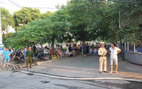 Hà Nội: Cháy lớn ở xưởng gỗ khu vực hồ Đền Lừ - 13