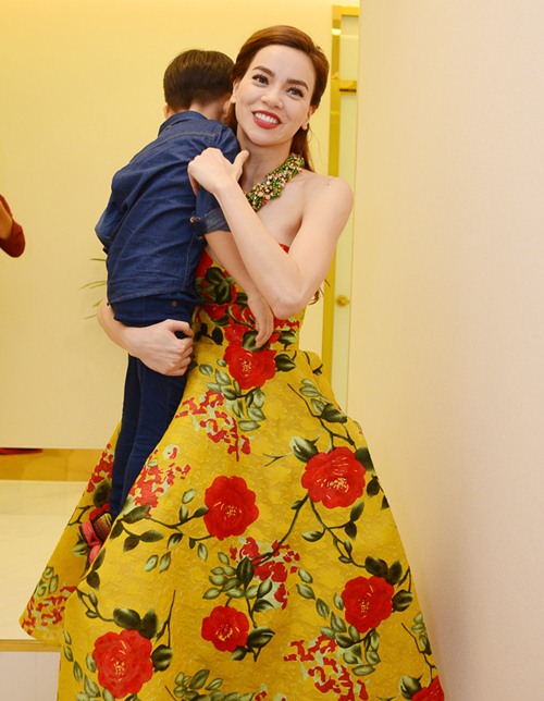 Ông ngoại đưa Subeo đi cổ vũ Hà Hồ - 6